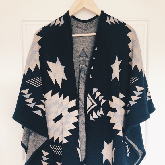 Aztec Patterned Open Front Poncho - Picture 2 of 4